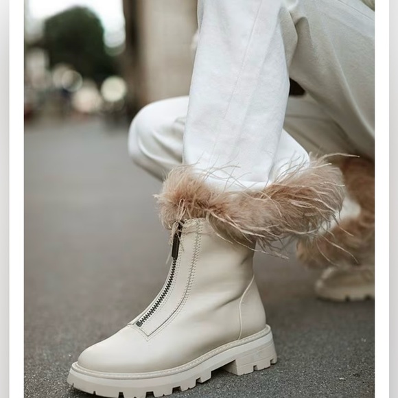 Gianni Bini Denim - Gianni Bini Denim Straight Leg Egyptian Feather Detail Jeans White/Tan Feather